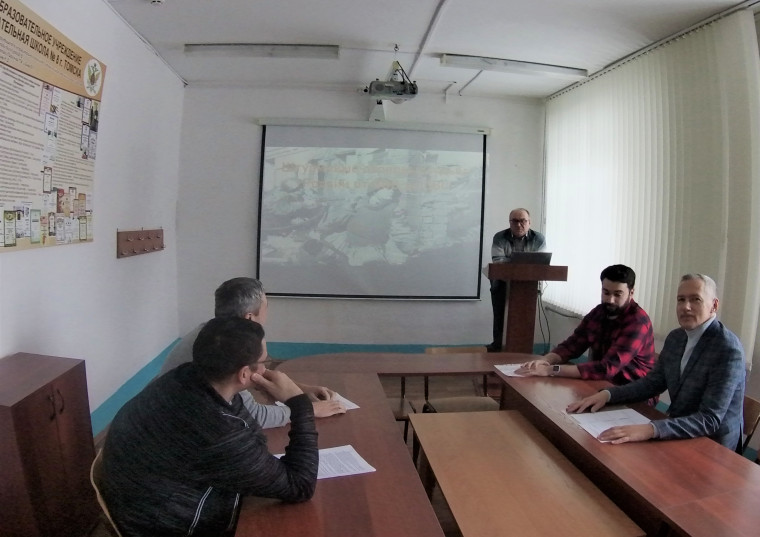 В МБОУ СОШ № 68 г.Томска обсудили вклад православия в Великую Победу.